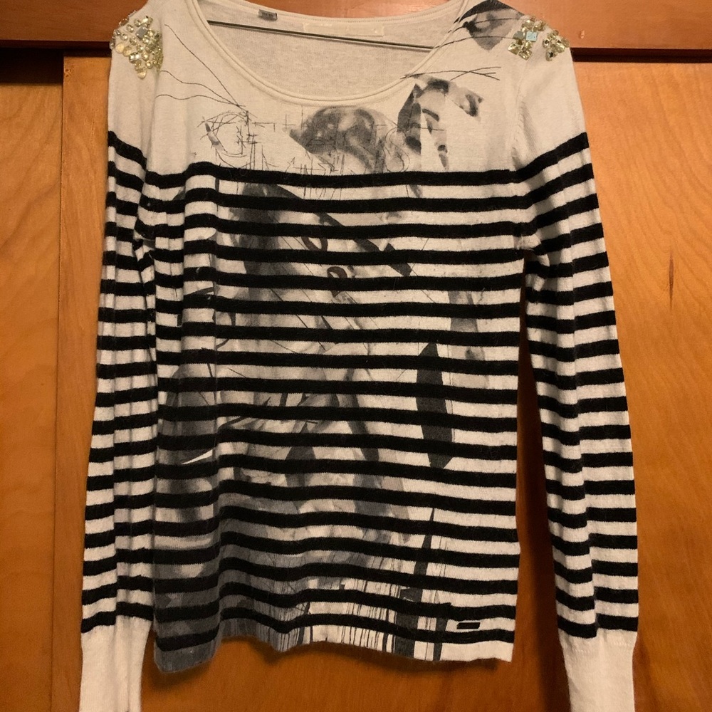 Guess top